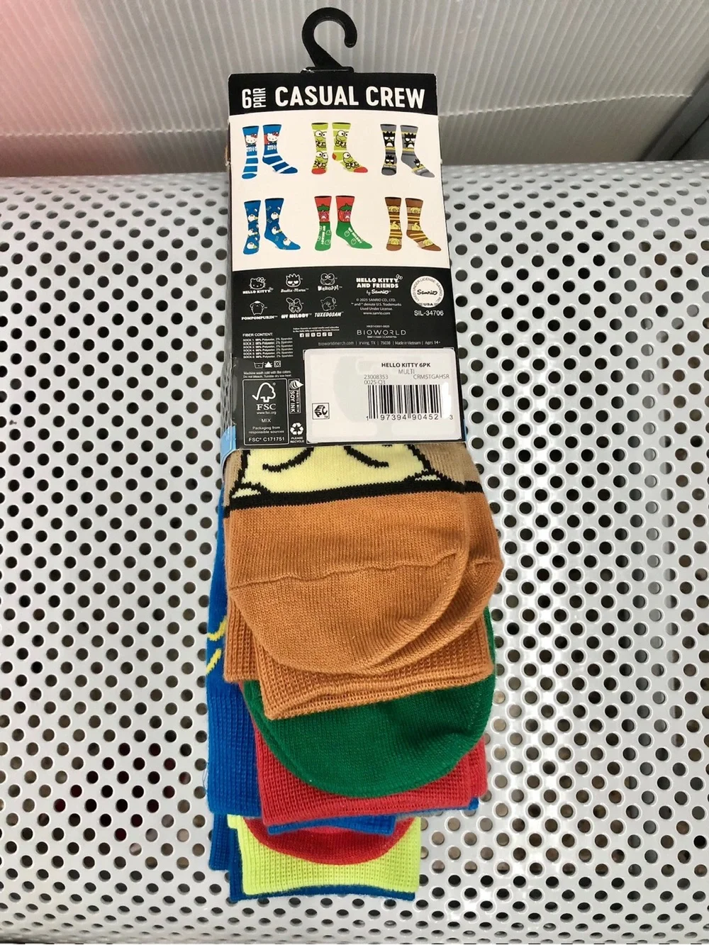 🌶️$15🌶️ NEW HELLO KITTY Crew Socks 6 Pairs, shoe size 8 - 12 Men’s